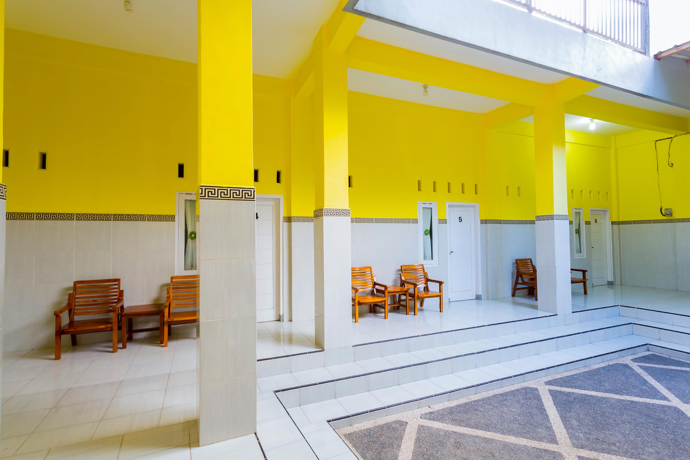 OYO 1427 Azzahra Guest House Mataram Exterior foto